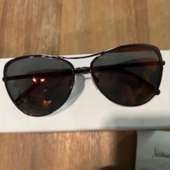Chanel Sunglasses - Beautiful and in EXCELLENT Condition - Picture 6 of 11